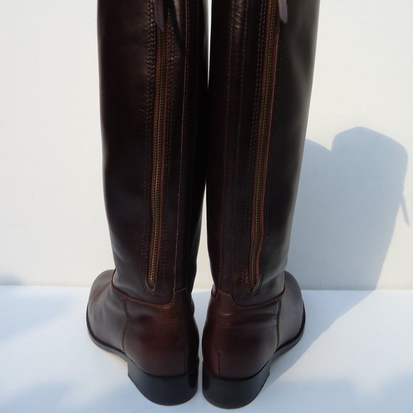 SIZE 6 B. COLE HAAN brown leather riding boots. - Picture 2 of 16